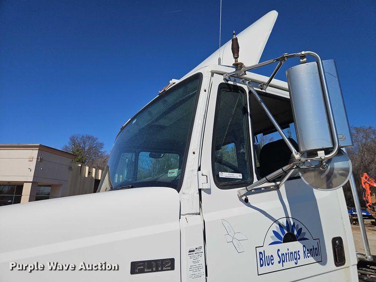 image for item EO7047 2002 Freightliner FL112 semi truck