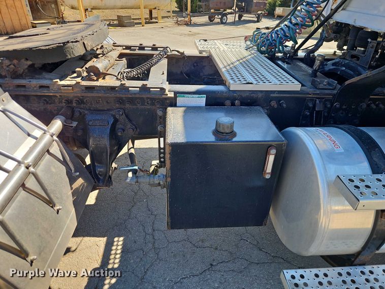 image for item EO7047 2002 Freightliner FL112 semi truck