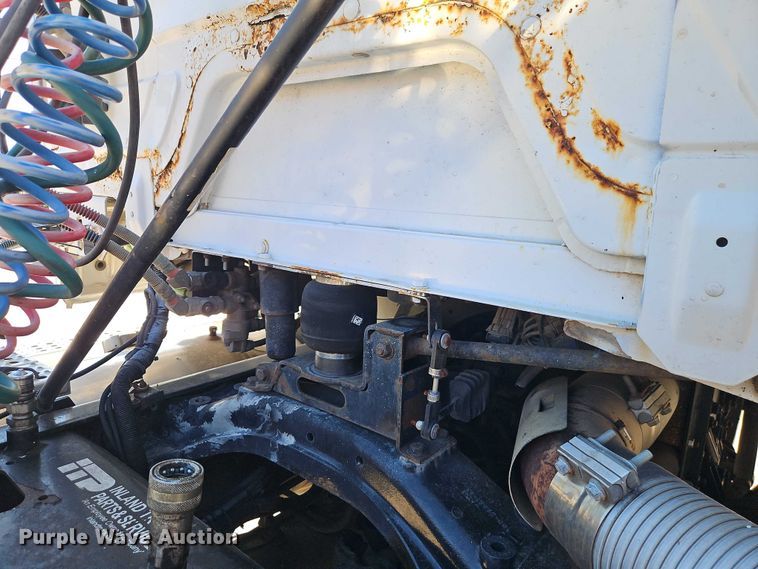 image for item EO7047 2002 Freightliner FL112 semi truck