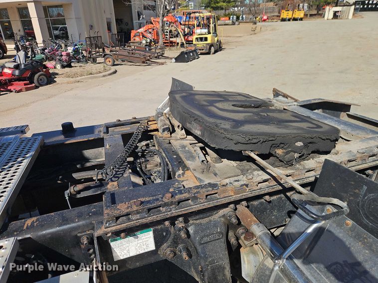 image for item EO7047 2002 Freightliner FL112 semi truck