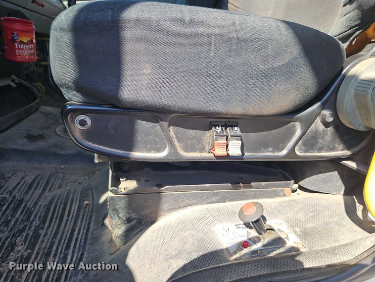 image for item EO7047 2002 Freightliner FL112 semi truck