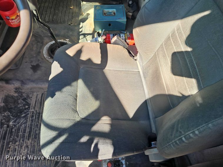 image for item EO7047 2002 Freightliner FL112 semi truck