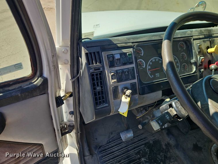 image for item EO7047 2002 Freightliner FL112 semi truck