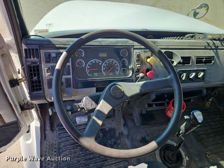 image for item EO7047 2002 Freightliner FL112 semi truck