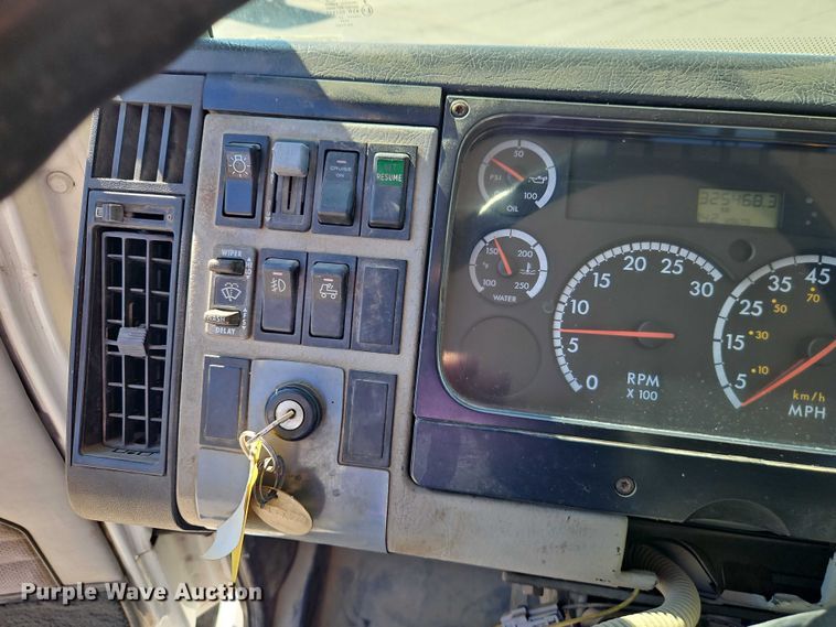 image for item EO7047 2002 Freightliner FL112 semi truck