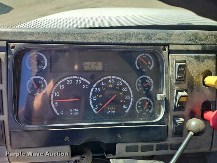 image for item EO7047 2002 Freightliner FL112 semi truck