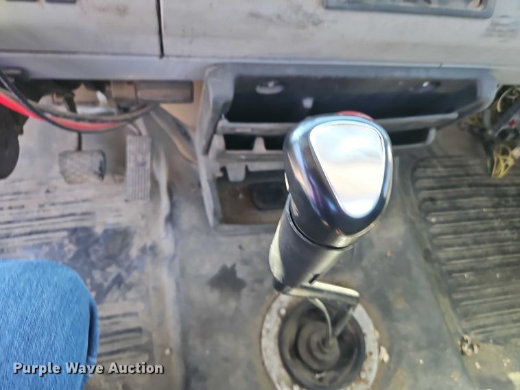 image for item EO7047 2002 Freightliner FL112 semi truck