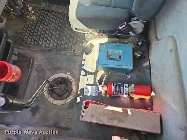 image for item EO7047 2002 Freightliner FL112 semi truck