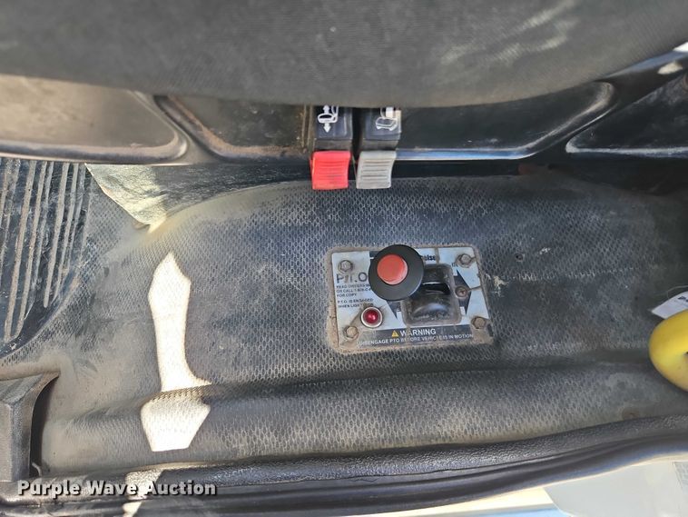 image for item EO7047 2002 Freightliner FL112 semi truck