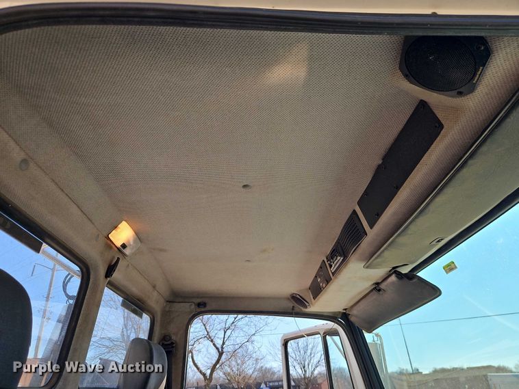 image for item EO7047 2002 Freightliner FL112 semi truck