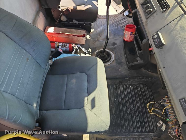 image for item EO7047 2002 Freightliner FL112 semi truck