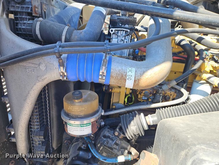 image for item EO7047 2002 Freightliner FL112 semi truck