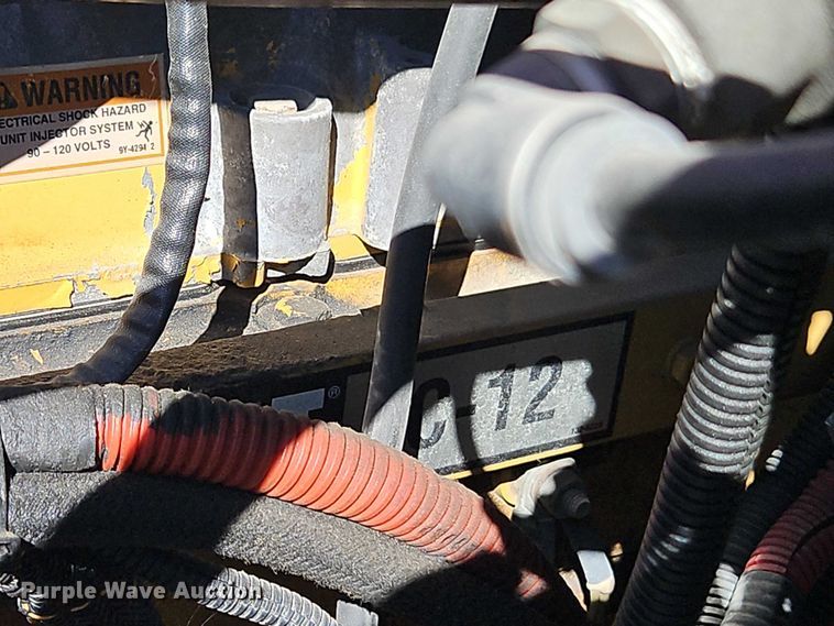 image for item EO7047 2002 Freightliner FL112 semi truck