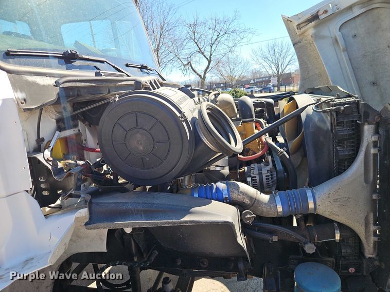 image for item EO7047 2002 Freightliner FL112 semi truck