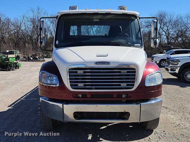 image for item EO7055 2017 Freightliner Business Class M2 rollback truck