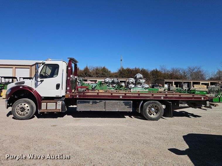 image for item EO7055 2017 Freightliner Business Class M2 rollback truck