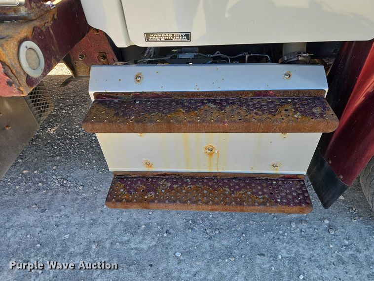 image for item EO7055 2017 Freightliner Business Class M2 rollback truck