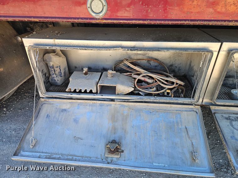 image for item EO7055 2017 Freightliner Business Class M2 rollback truck