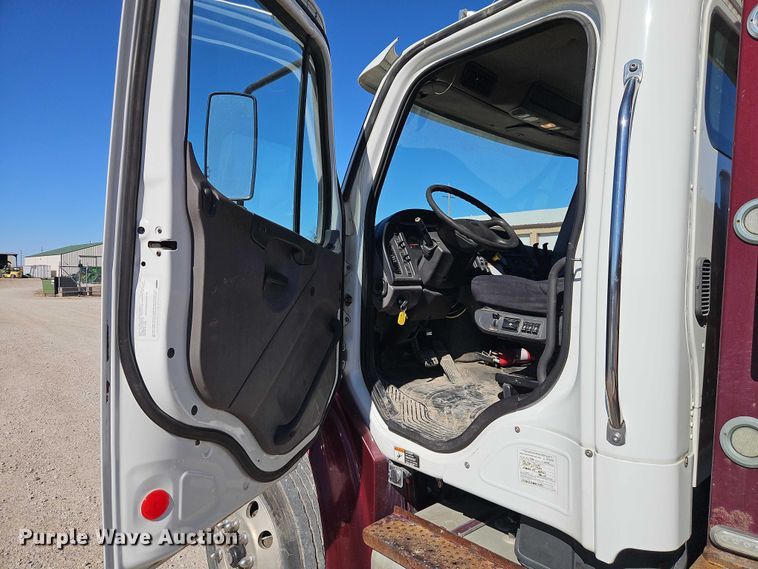 image for item EO7055 2017 Freightliner Business Class M2 rollback truck