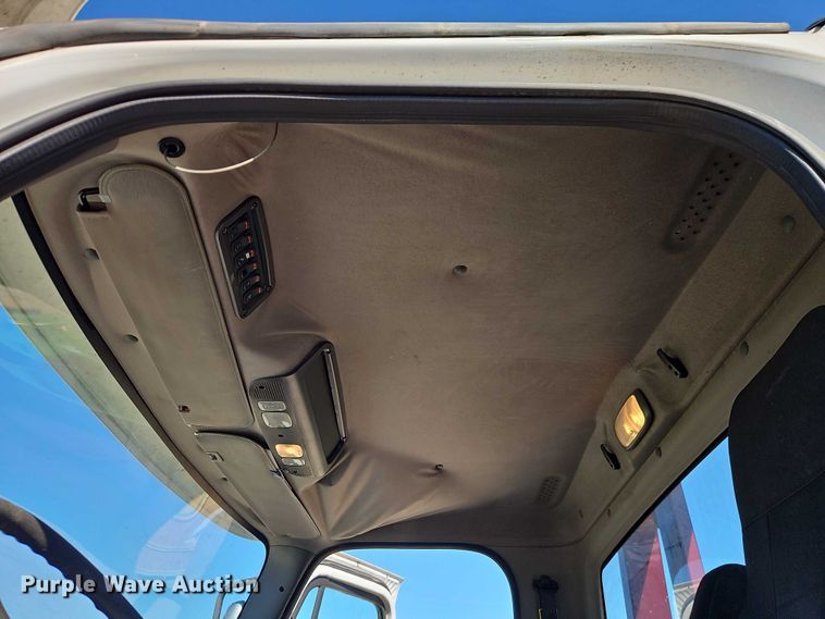 image for item EO7055 2017 Freightliner Business Class M2 rollback truck