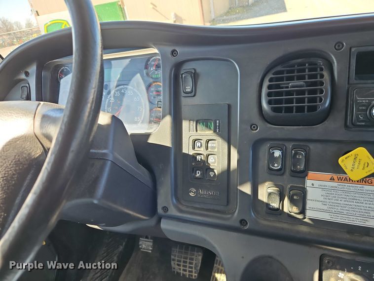 image for item EO7055 2017 Freightliner Business Class M2 rollback truck