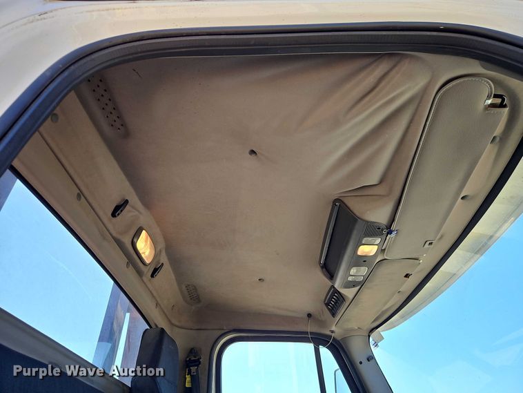 image for item EO7055 2017 Freightliner Business Class M2 rollback truck