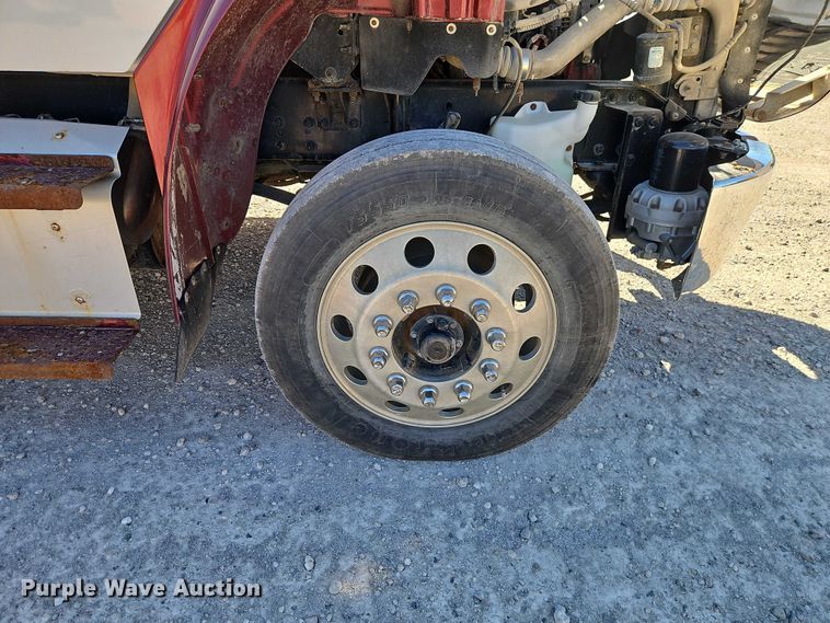 image for item EO7055 2017 Freightliner Business Class M2 rollback truck