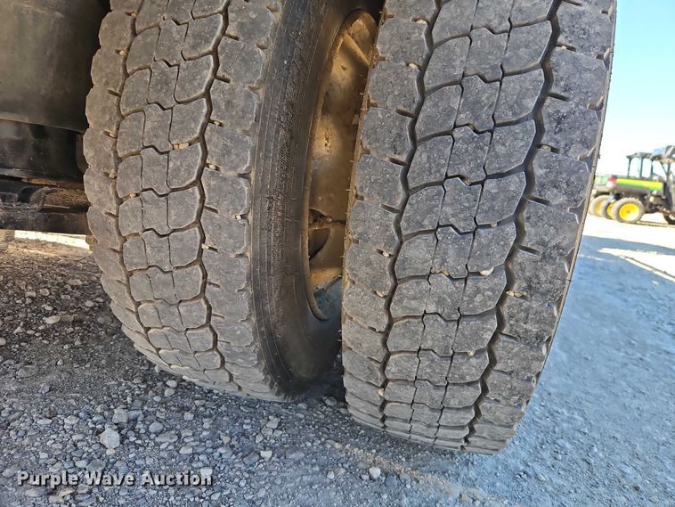 image for item EO7055 2017 Freightliner Business Class M2 rollback truck