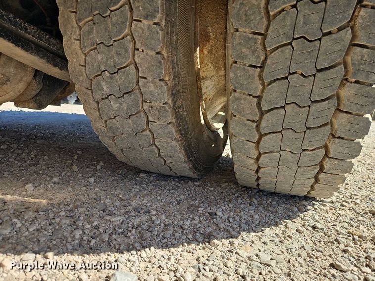 image for item EO7055 2017 Freightliner Business Class M2 rollback truck