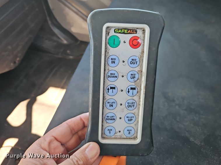 image for item EO7055 2017 Freightliner Business Class M2 rollback truck