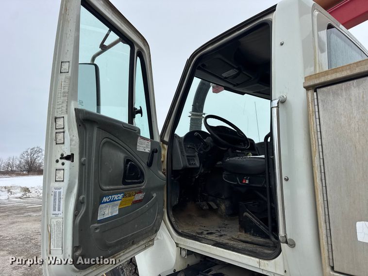 image for item ER0406 2005 International 7400 sewer jetter truck