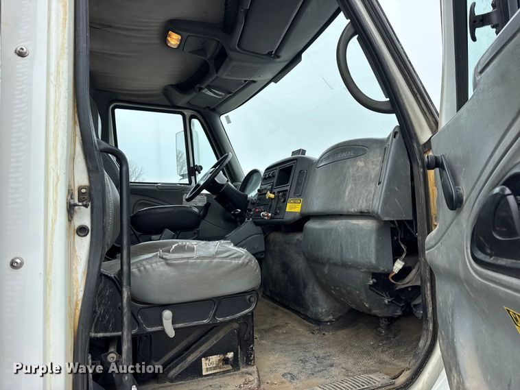 image for item ER0406 2005 International 7400 sewer jetter truck