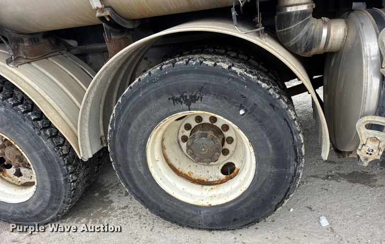 image for item ER0406 2005 International 7400 sewer jetter truck