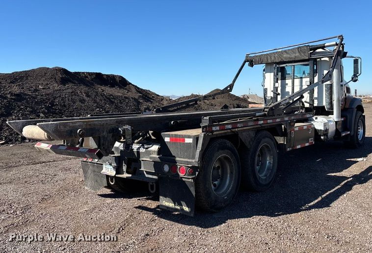 image for item ER7507 2017 Mack GU813 roll-off container truck