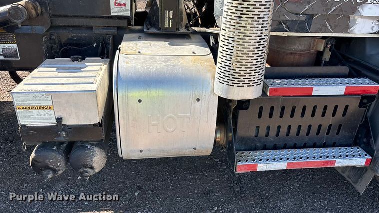 image for item ER7507 2017 Mack GU813 roll-off container truck