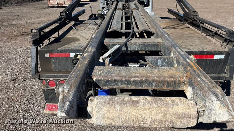 image for item ER7507 2017 Mack GU813 roll-off container truck