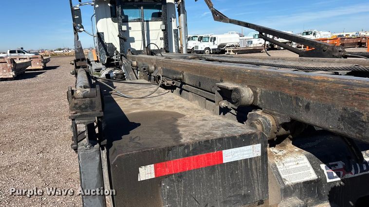 image for item ER7507 2017 Mack GU813 roll-off container truck