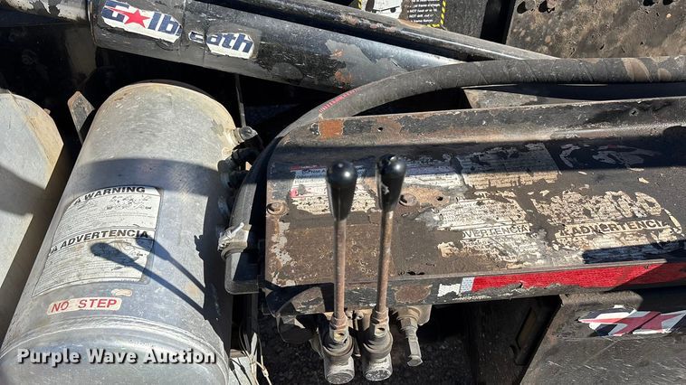 image for item ER7507 2017 Mack GU813 roll-off container truck