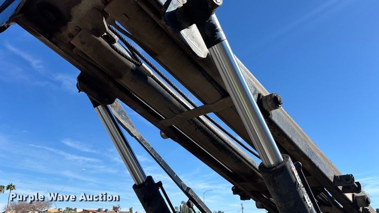 image for item ER7507 2017 Mack GU813 roll-off container truck