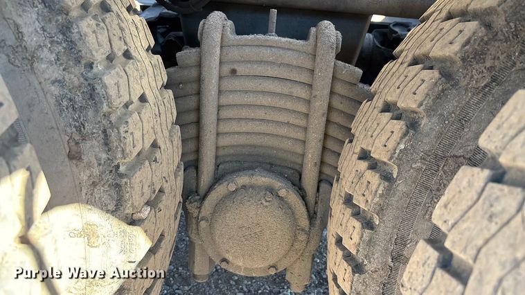 image for item ER7507 2017 Mack GU813 roll-off container truck