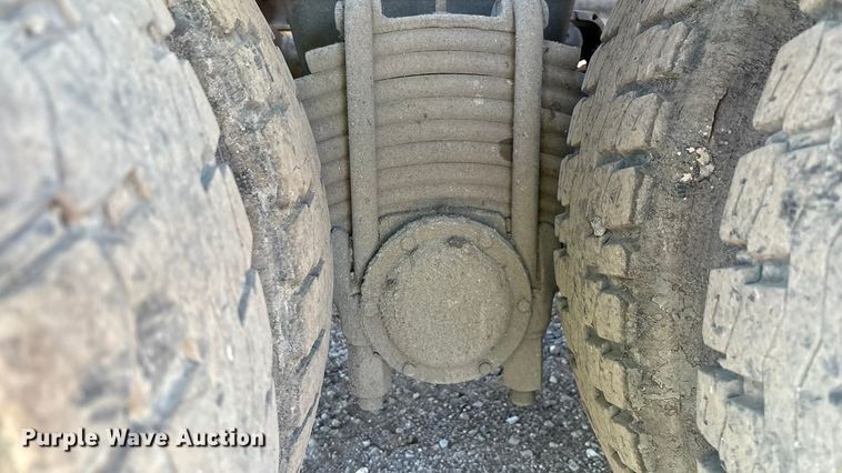 image for item ER7507 2017 Mack GU813 roll-off container truck