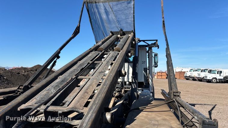 image for item ER7507 2017 Mack GU813 roll-off container truck