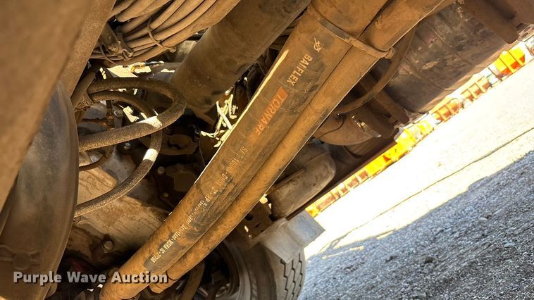 image for item ER7507 2017 Mack GU813 roll-off container truck