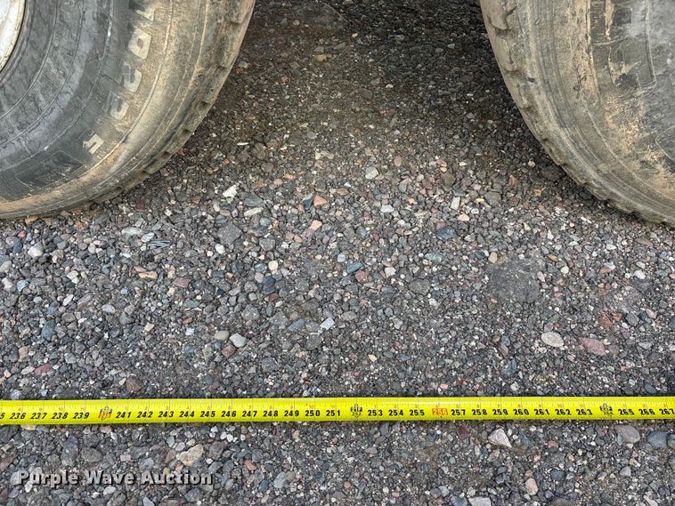 image for item ER7507 2017 Mack GU813 roll-off container truck