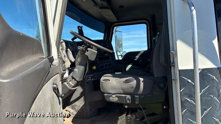 image for item ER7507 2017 Mack GU813 roll-off container truck