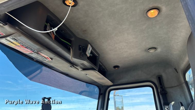 image for item ER7507 2017 Mack GU813 roll-off container truck