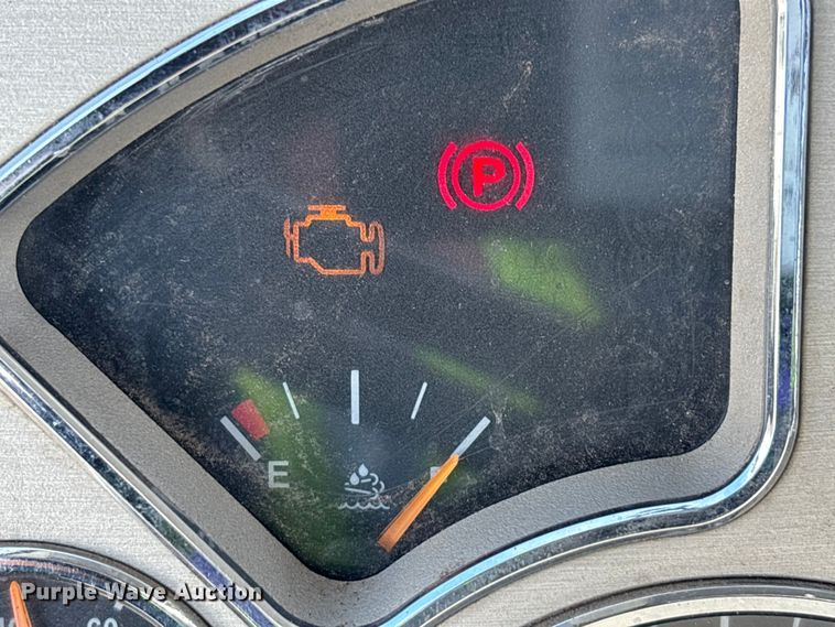 image for item ER7507 2017 Mack GU813 roll-off container truck