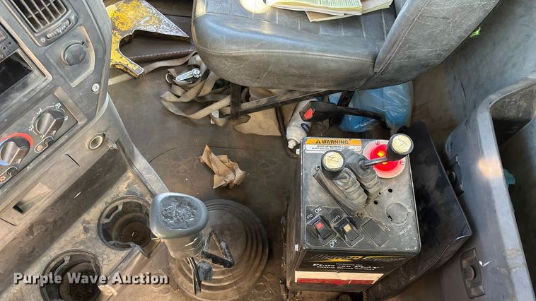 image for item ER7507 2017 Mack GU813 roll-off container truck