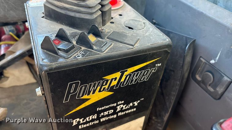 image for item ER7507 2017 Mack GU813 roll-off container truck