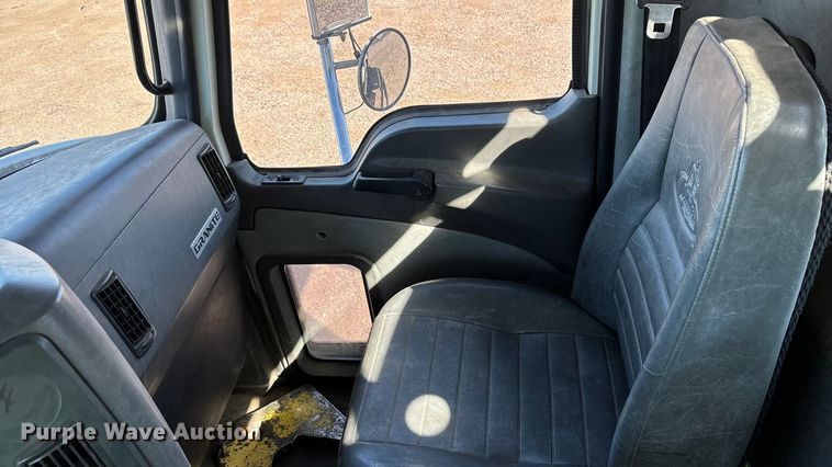 image for item ER7507 2017 Mack GU813 roll-off container truck